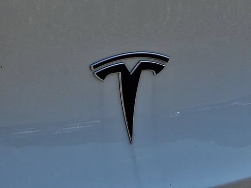 Used 2021 Tesla Model Y Long Range AWD/4WD image 31