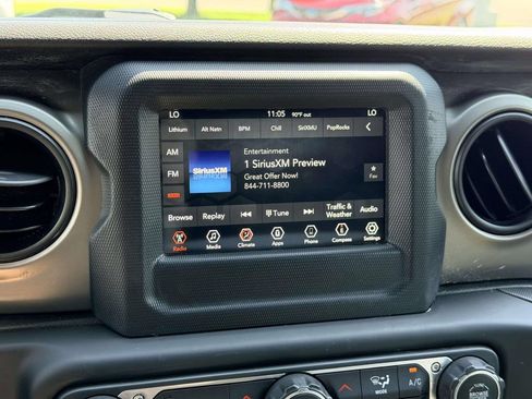 Used 2018 Jeep Wrangler Unlimited Sport S AWD/4WD image 3