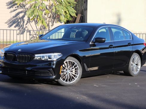Used 2019 BMW 530i w/ Convenience Package image 4