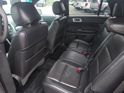 Used 2014 Ford Explorer XLT w/ Equipment Group 202A AWD/4WD image 10
