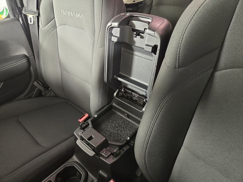 Used 2022 Jeep Wrangler Unlimited Sahara w/ LED Lighting Group image 28