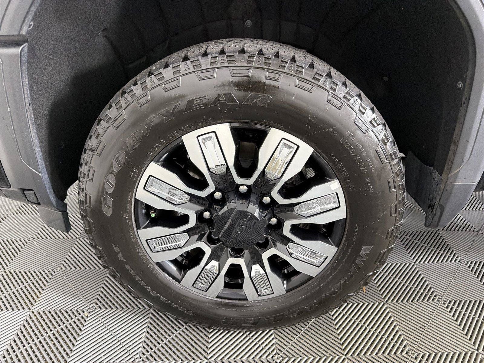 Used 2025 GMC Sierra 2500 Denali w/ Denali Reserve Package AWD/4WD image 9