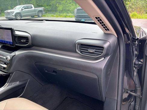 Used 2020 Ford Explorer XLT w/ Equipment Group 202A AWD/4WD image 12