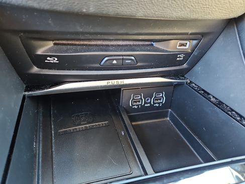 Used 2021 Chrysler Pacifica Limited w/ Uconnect Theater Family Group image 21