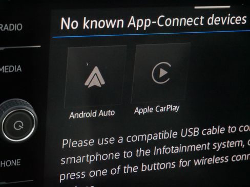 Used 2025 Volkswagen Taos SE image 31