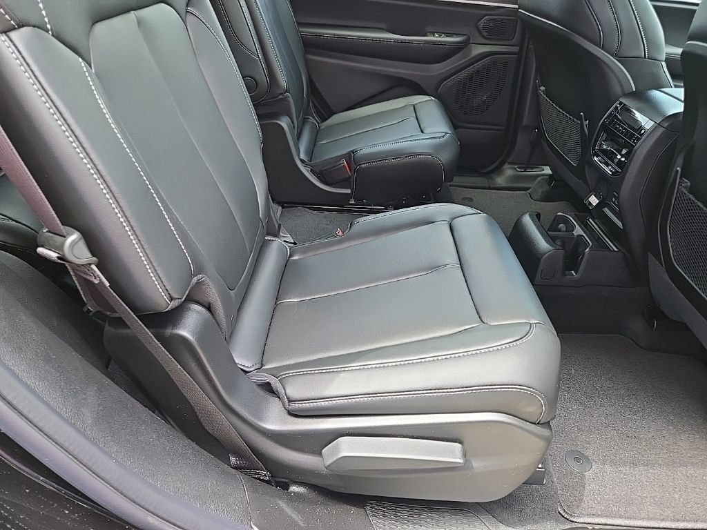 New 2026 Jeep Grand Cherokee L Limited w/ Limited Altitude Package AWD/4WD image 84