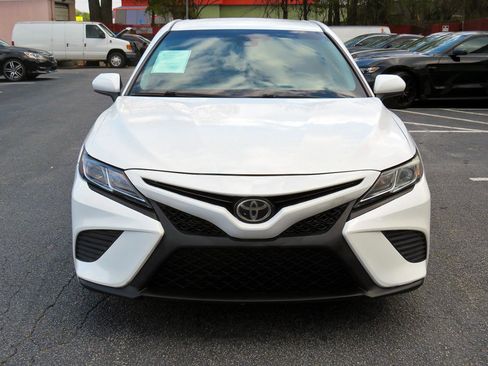 Used 2018 Toyota Camry SE image 4