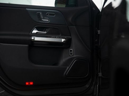 Certified 2025 Mercedes-Benz GLB 250 4MATIC image 20