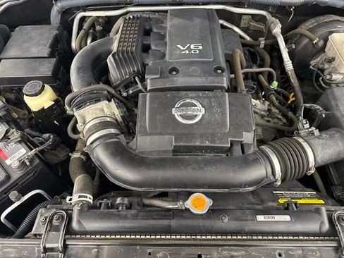 Used 2010 Nissan Frontier SE image 26