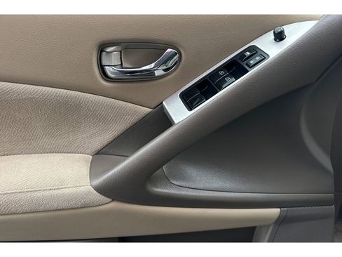 Used 2013 Nissan Murano S image 11