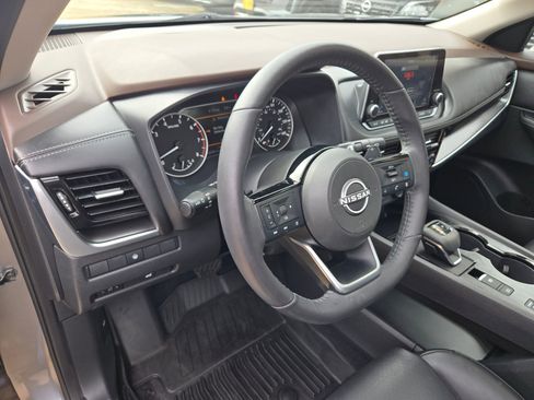 Used 2022 Nissan Rogue SV w/ SV Premium Package FWD image 11