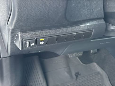 Used 2025 Toyota Corolla SE FWD image 13