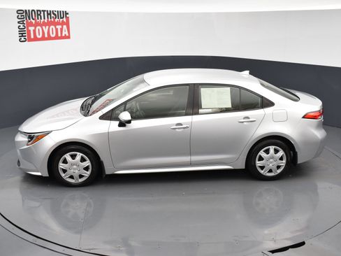 Used 2021 Toyota Corolla LE FWD image 17