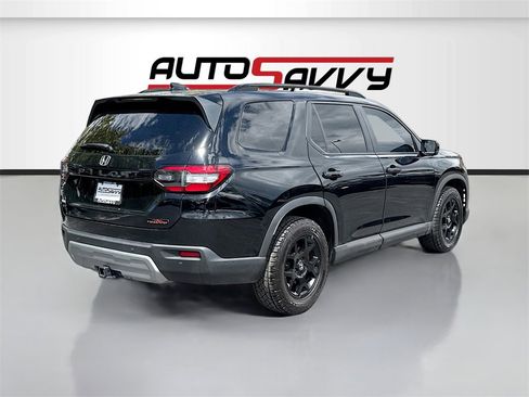 Used 2024 Honda Pilot TrailSport image 7