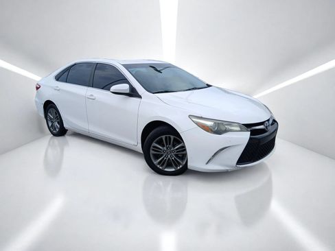 Used 2017 Toyota Camry SE FWD image 2