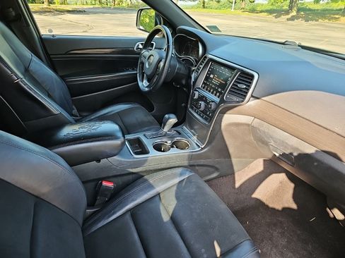 Used 2018 Jeep Grand Cherokee Altitude AWD/4WD image 10