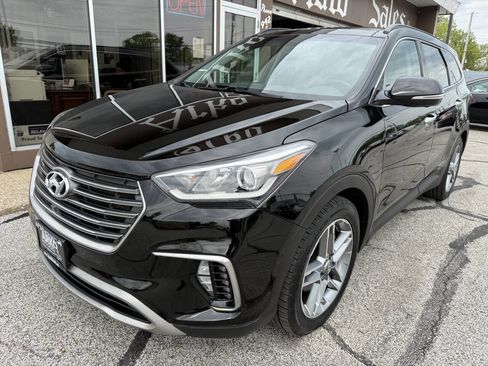 Used 2017 Hyundai Santa Fe AWD image 3