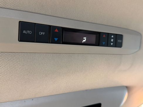 Used 2021 Toyota Sienna XLE w/ XLE Plus Package image 18