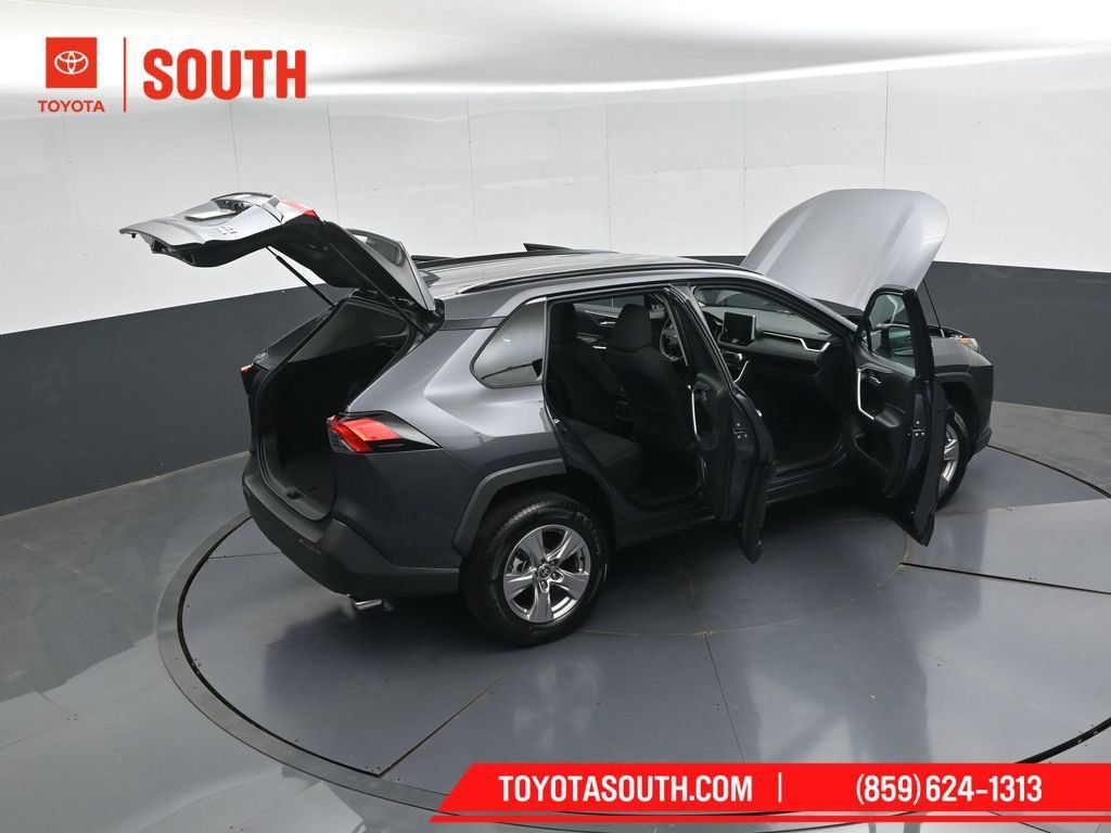 Used 2025 Toyota RAV4 XLE AWD/4WD image 50