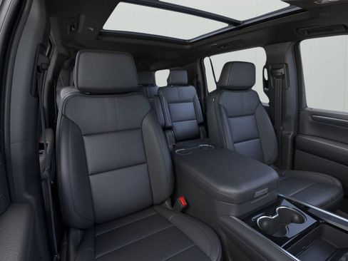 Used 2025 Chevrolet Suburban RST w/ Comfort Package AWD/4WD image 16