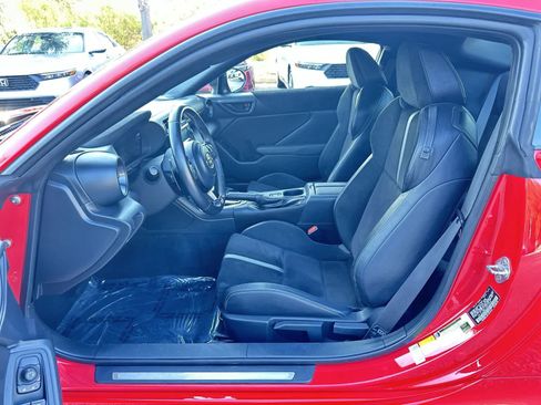 Used 2025 Toyota GR86 Premium w/ ALL Weather Mat Package (TMS) RWD image 2