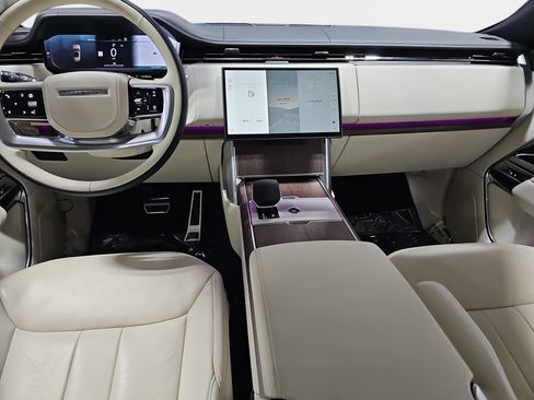Certified 2025 Land Rover Range Rover SE AWD/4WD image 9