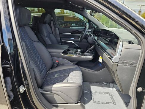 Used 2026 Cadillac Escalade IQL Luxury AWD/4WD image 11