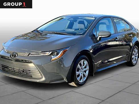 Used 2025 Toyota Corolla LE image 1