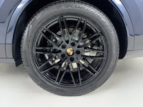 New 2026 Porsche Cayenne Coupe AWD/4WD image 33