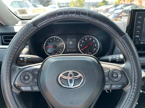 Used 2022 Toyota RAV4 LE AWD/4WD image 11