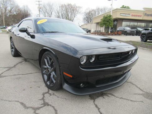 Used 2022 Dodge Challenger R/T w/ Blacktop Package image 9