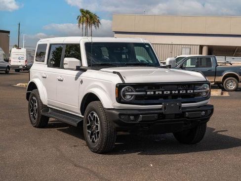 Certified 2025 Ford Bronco Outer Banks AWD/4WD image 1