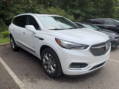 Used 2020 Buick Enclave Avenir w/ Avenir Technology Package FWD image 3