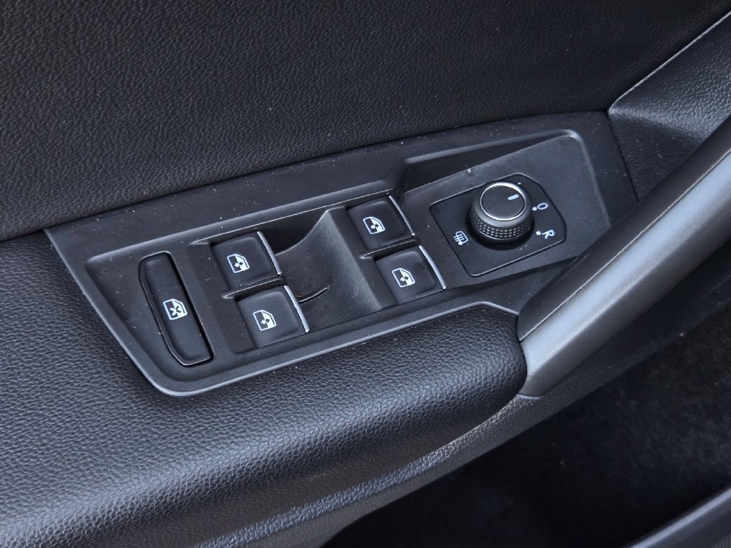 Used 2021 Volkswagen Tiguan SE w/ Panoramic Sunroof Package FWD image 12