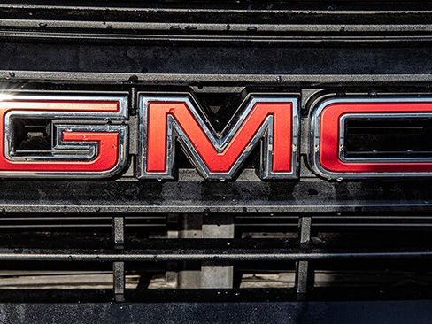 Used 2024 GMC Terrain SLE image 16