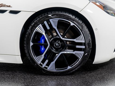 Used 2024 Maserati GranTurismo Folgore image 7