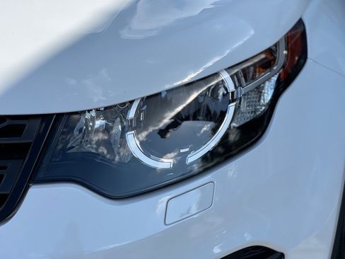 Used 2019 Land Rover Discovery Sport SE AWD/4WD image 29