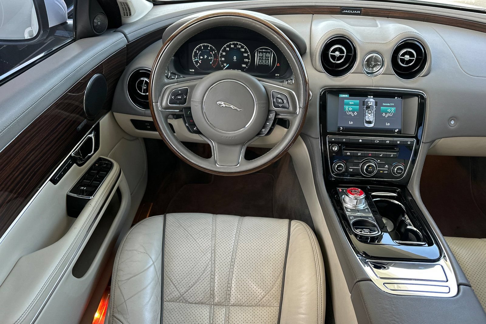 Used 2016 Jaguar XJ R-Sport RWD image 17