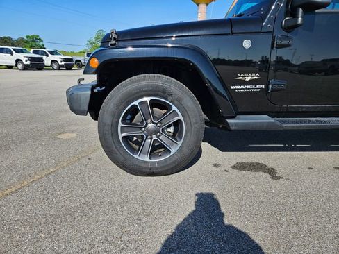 Used 2017 Jeep Wrangler Unlimited Sahara w/ Connectivity Group AWD/4WD image 26