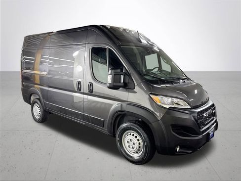 New 2026 RAM ProMaster 2500 w/ Premium Convenience Group FWD image 4