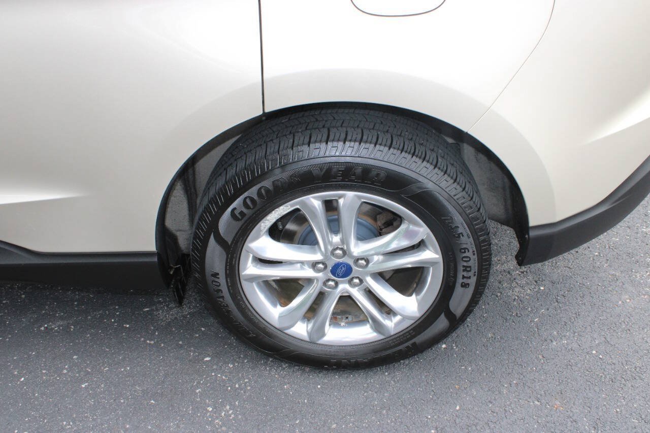 Used 2017 Ford Edge SEL w/ Equipment Group 201A AWD/4WD image 6