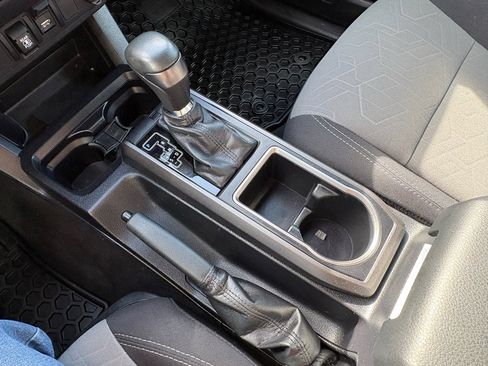 Used 2020 Toyota Tacoma 4x4 Double Cab image 25