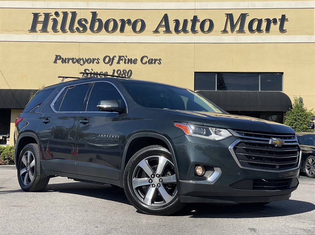 Used 2020 Chevrolet Traverse LT w/ LT Premium Package AWD/4WD image 1
