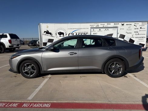 Used 2025 Kia K4 LXS image 2