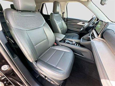 Used 2025 Ford Explorer Active w/ Active Comfort Package image 28