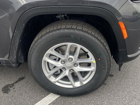 New 2025 Jeep Grand Cherokee L Laredo image 11