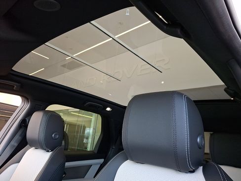 New 2026 Land Rover Discovery Sport Landmark image 12