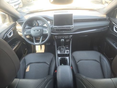 Used 2025 Jeep Compass Limited w/ Sun & Sound Group AWD/4WD image 25