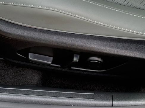 Used 2025 Hyundai Elantra Limited image 23