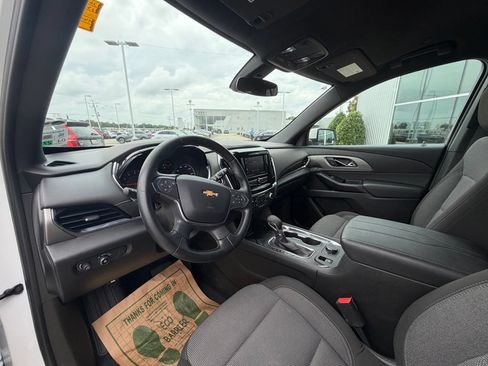 Used 2023 Chevrolet Traverse LT FWD image 9